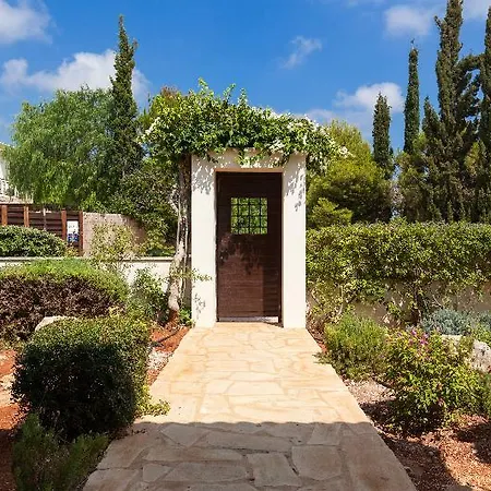 Aphrodite Hills Villa *