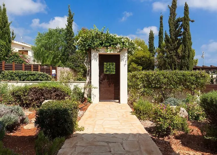 Aphrodite Hills Villa *